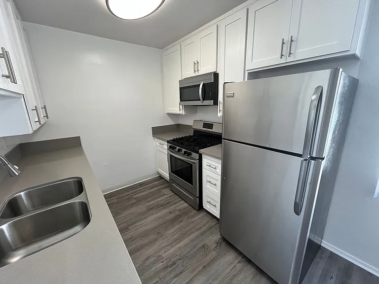 12323 Texas Ave — Photo 9