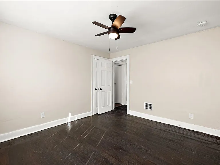 5741 Lakewood St — Photo 37