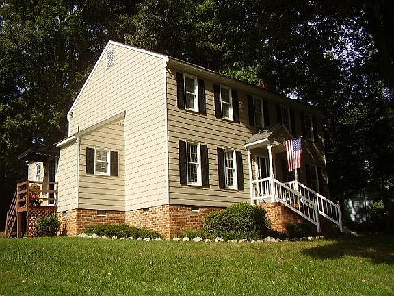 Classic Home on Knoll!