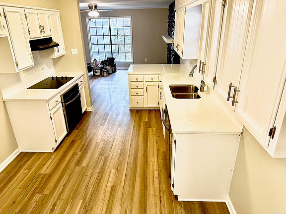 3rd image of 1308 Pickering Dr