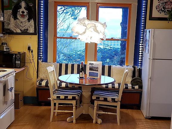 Breakfast nook with view