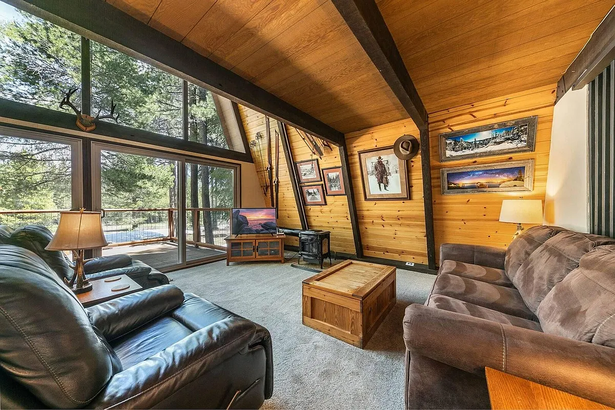 Building Photo - 14806 Davos Dr