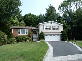 2 Ivy Cir, Scarsdale, NY 10583