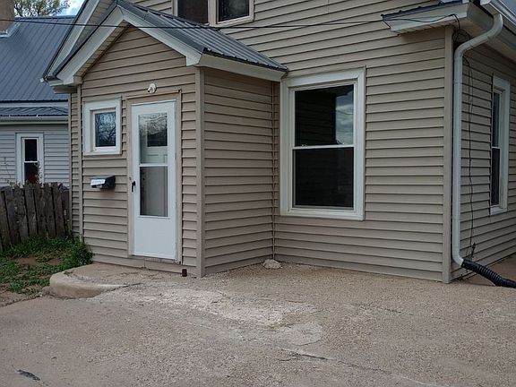 2nd image of 717 W 2nd St