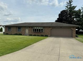 102 Emerson Dr, West Unity, OH 43570
