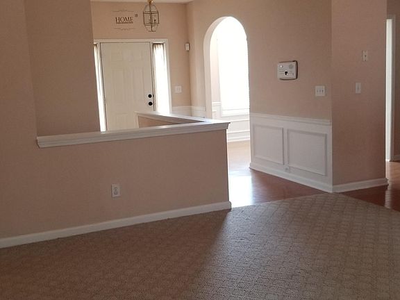 Open Floor Plan (Entry way, Dining-room, Living room Kitchen)