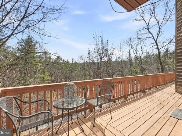 262 Hogan Dr, Basye, VA 22810