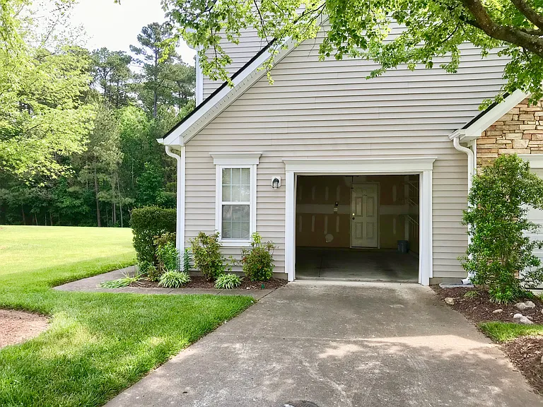 301 Intern Way — Photo 4