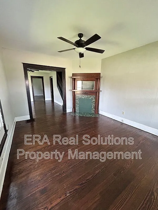 3 bed, 1.0 bath, $1,400 — Photo 2