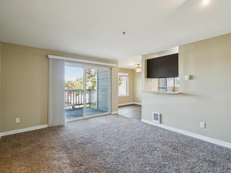 Spinnaker Apartments — Photo 17