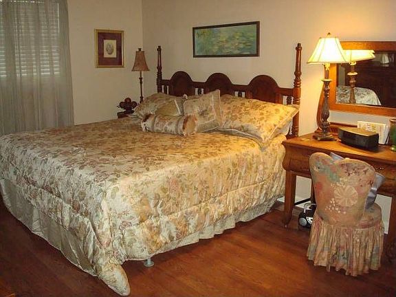 5th image of 121 Oak Hill Dr