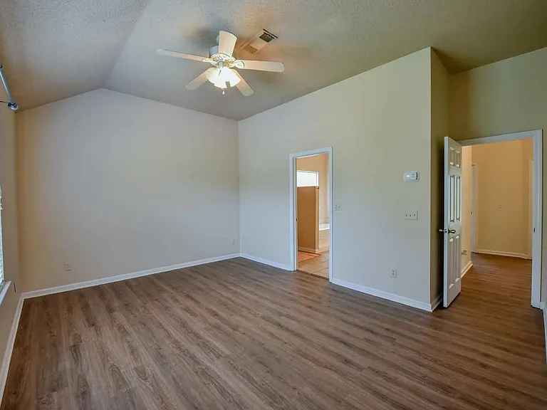 1549 Lesley Dr — Photo 10
