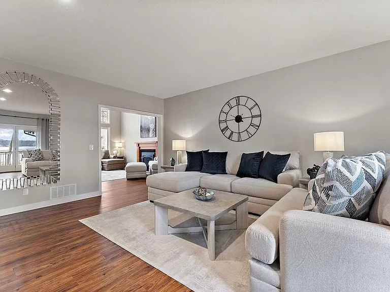 5720 Oakview Ln N — Photo 15
