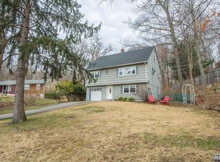 25 Smokey Ridge Rd, Ringwood, NJ 07456