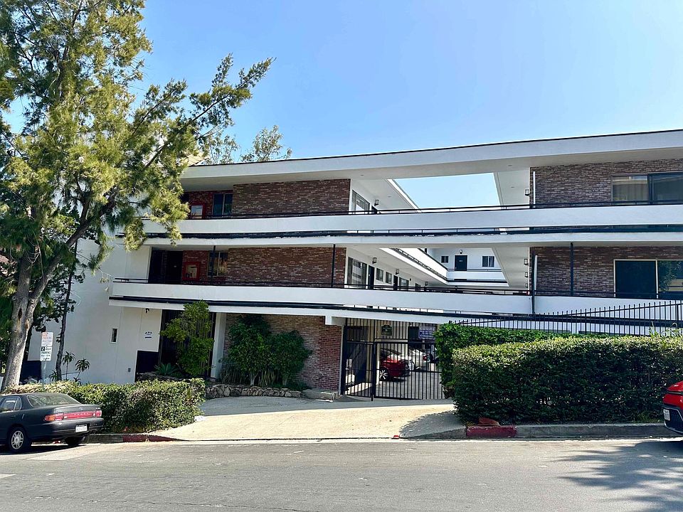 10944 Strathmore Drive, Westwood, CA 90024 - Front of Building