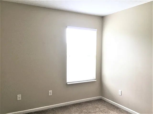 700 Thornton Dr — Photo 7