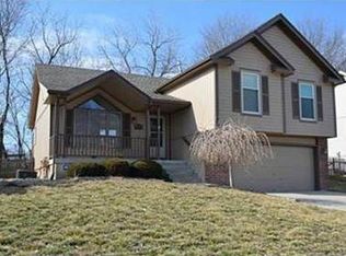 7242 N Oakland Ave, Kansas City, MO 64158