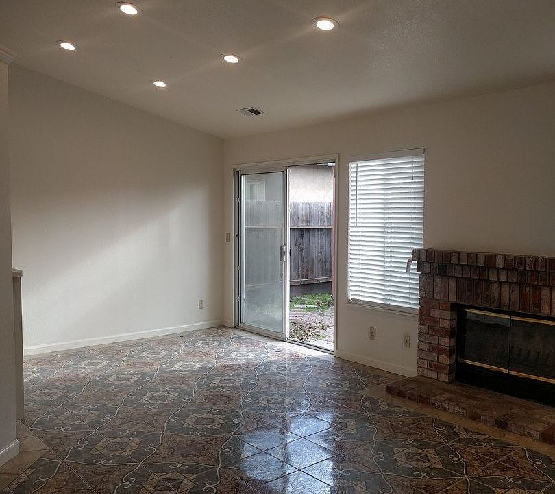 1st image of 16953 W Darren Ln