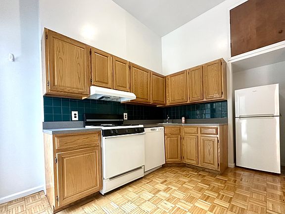 2nd image of 306 W 106th St #2B