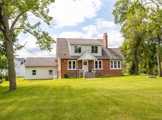 1330 Union Lake Rd, White Lake, MI 48386