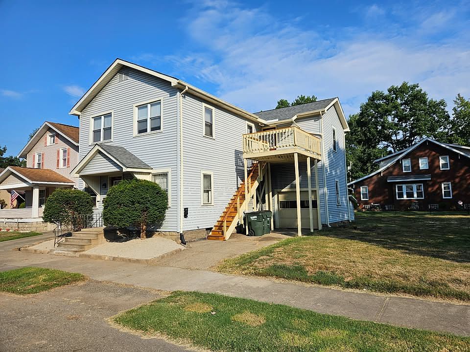 1st image of 139 E 10th St #2
