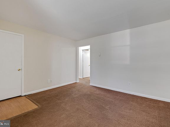 5th image of 17 9th Ave NW