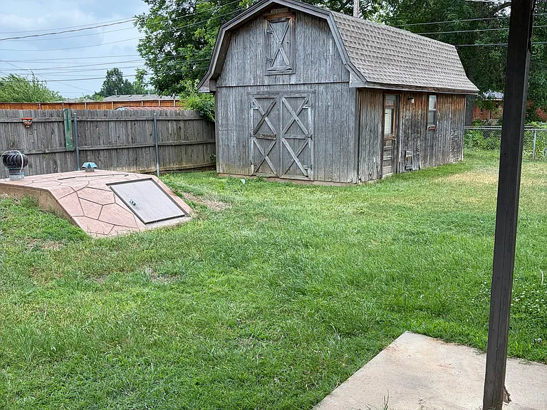 116 Pine Ave — Photo 10