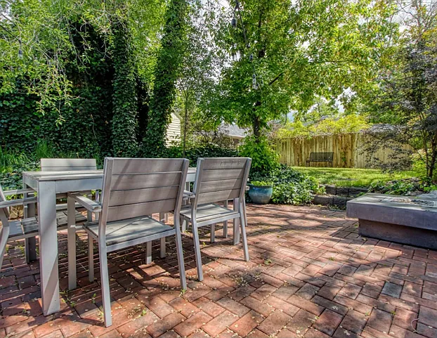 2 bed, 1200 sqft, $2,500 — Photo 2