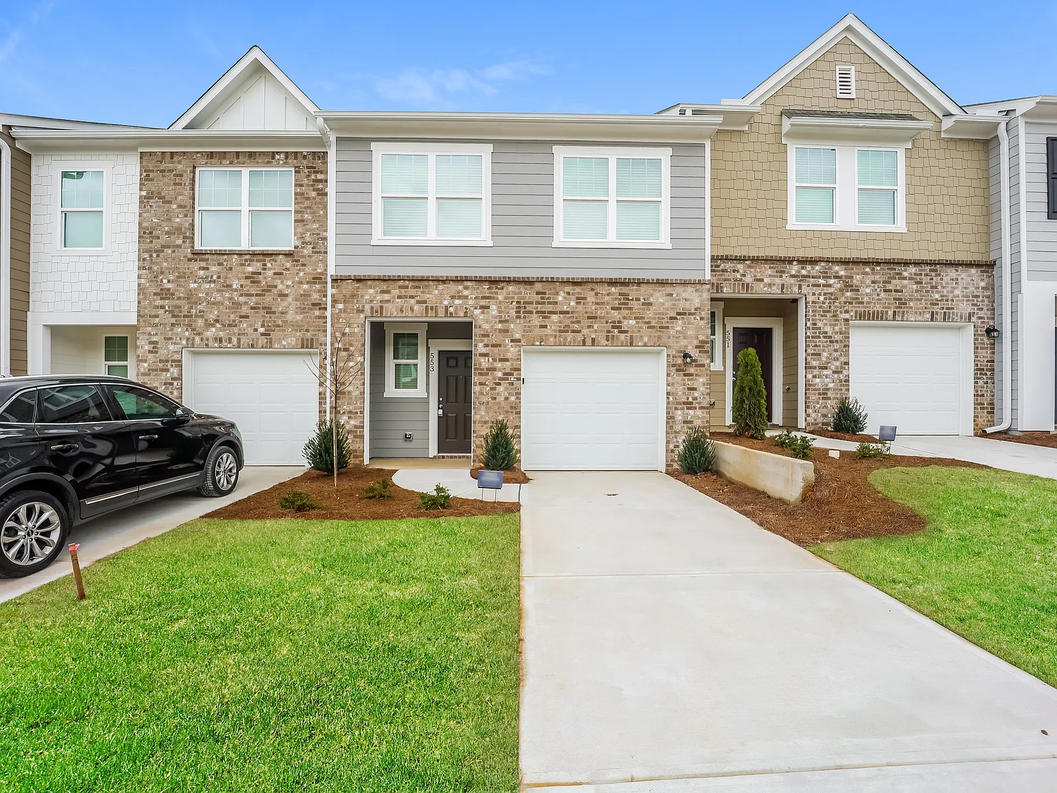 3 bed, 2.5 bath, 1386 sqft, $1,645 — Photo 1