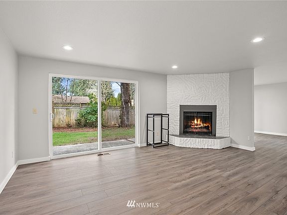 4th image of 3737 Hawthorne St SE