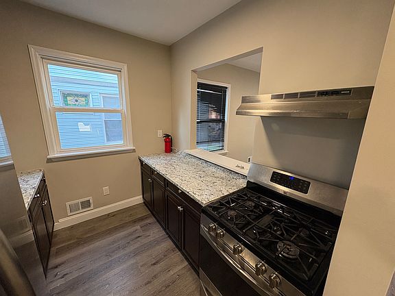4th image of 389 Myrtle Ave #1