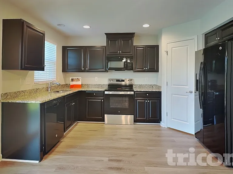 112 Hackney Ln — Photo 5