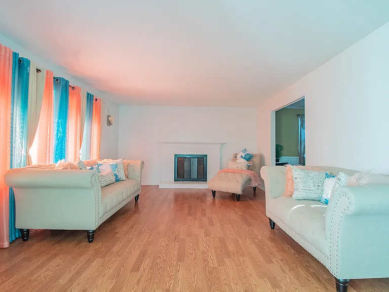 19 Herbert Dr — Photo 3