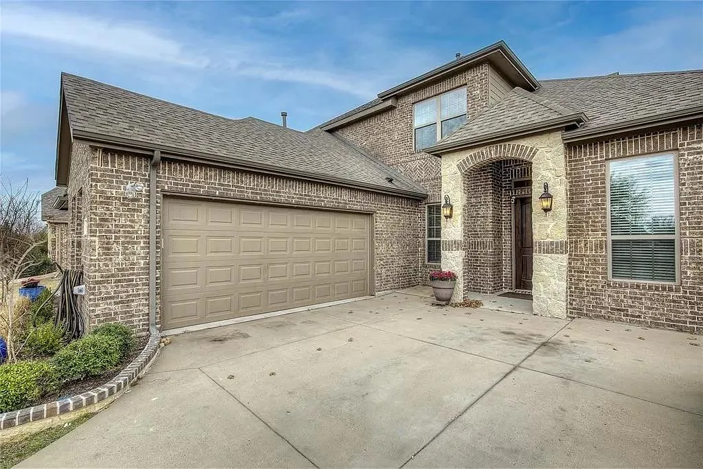 309 Midnight Dr — Photo 2