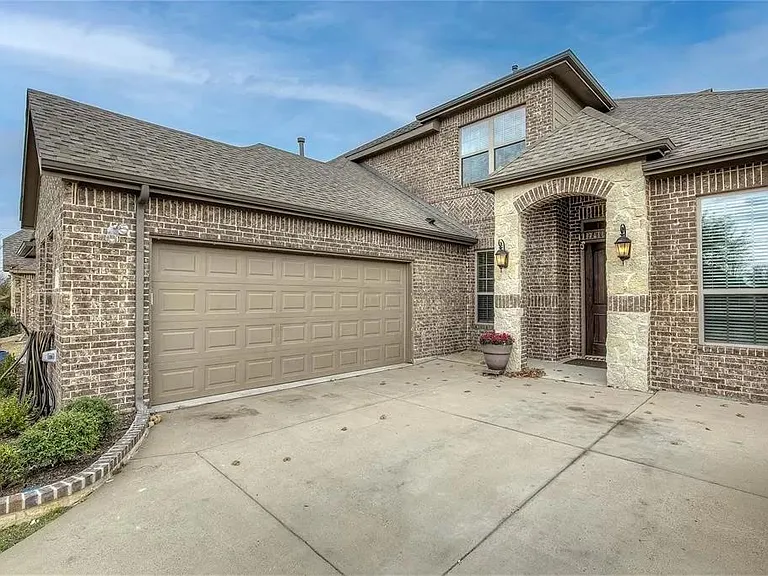 309 Midnight Dr — Photo 2