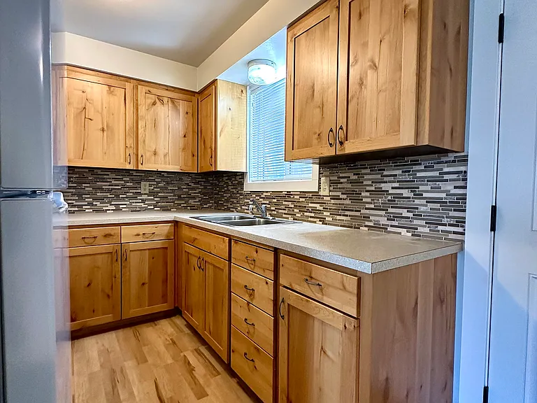 1727 NW Wall St #4 — Photo 5