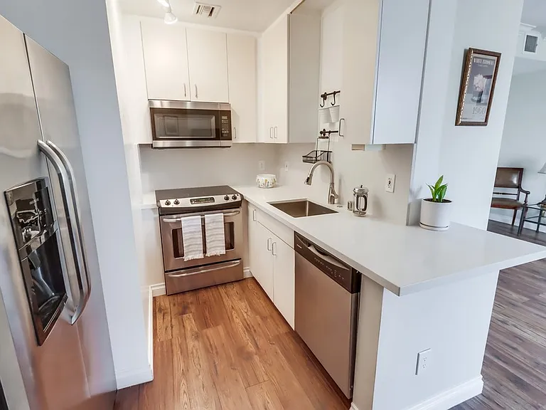 702 Ash St #301 — Photo 8
