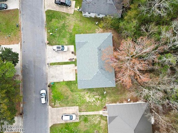 2nd image of 20017 Sunshine Dr