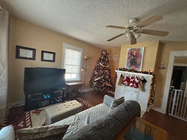 2201 Morena St — Photo 3