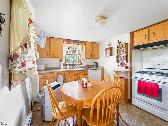 5th image of 32234 Orchard Knoll Dr