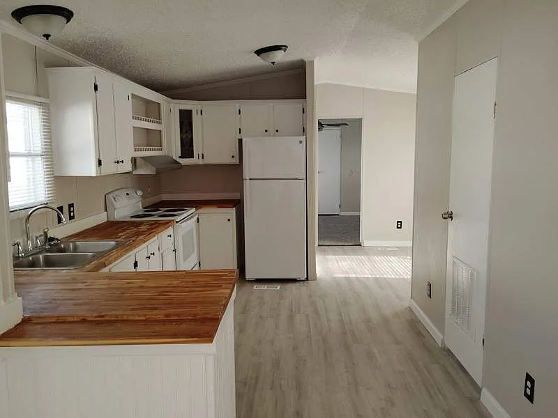 3 bed, 2.0 bath, $1,125 — Photo 2