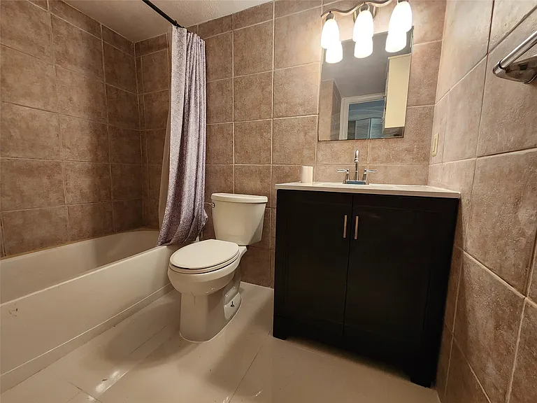 2607 NE 8th Ave #33 — Photo 7