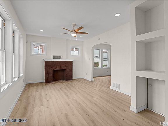 3rd image of 16809 Woodingham Dr