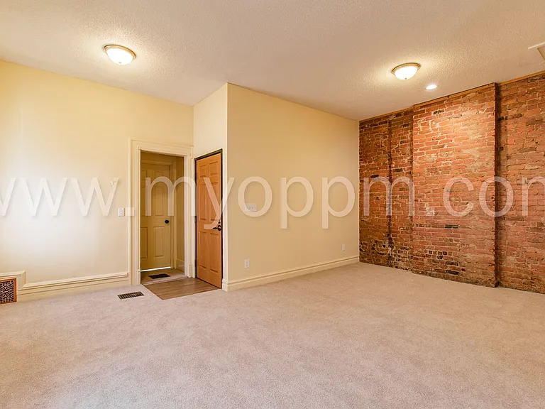 1146 S 32nd St — Photo 7