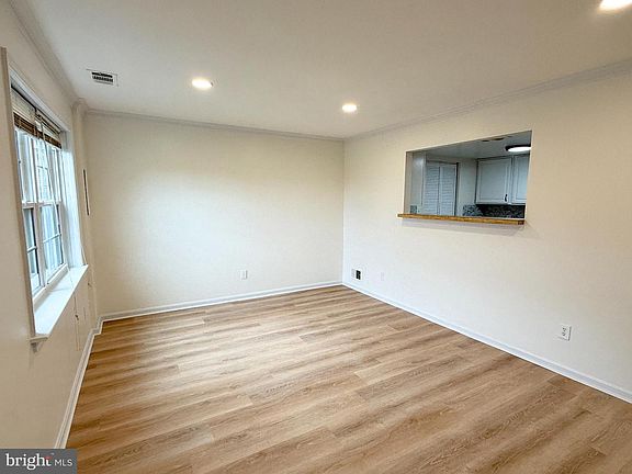 3rd image of 9833 Hagel Cir