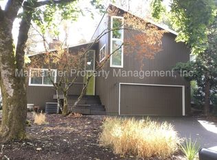 950 Lake Front Rd, Lake Oswego, OR 97034