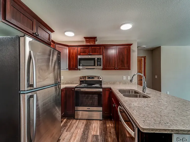 Sunset Place Apartments — Photo 16