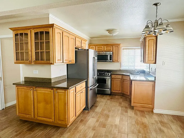 24458 University Ave — Photo 7