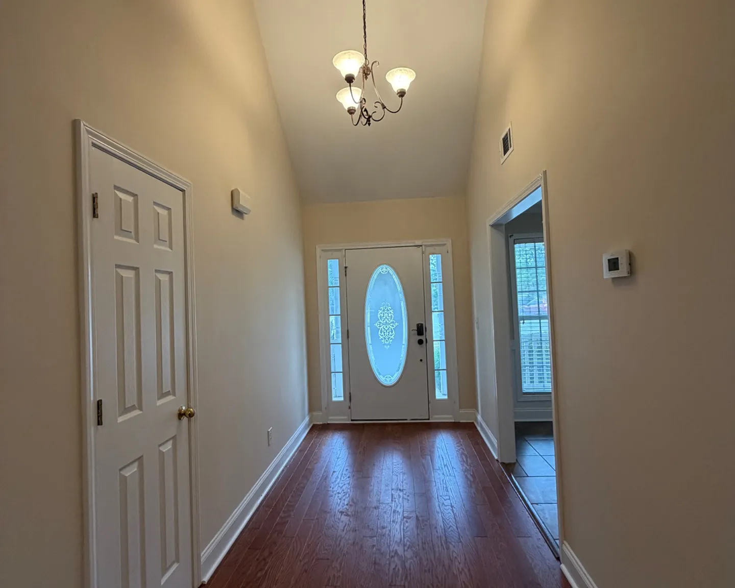 4 bed, 2371 sqft, $2,375 — Photo 4