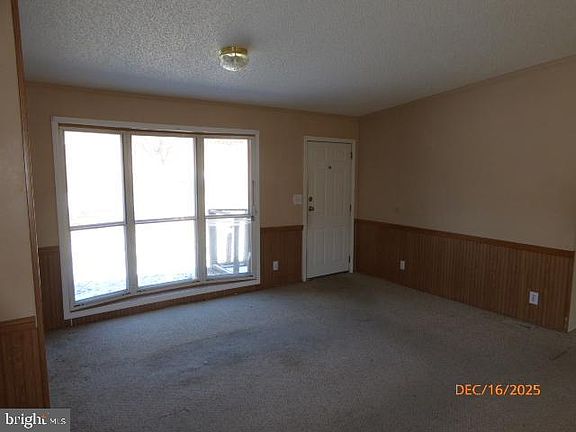 4th image of 183 Sherman Dr